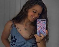 The star has a tattoo of paw on her right shoulder.